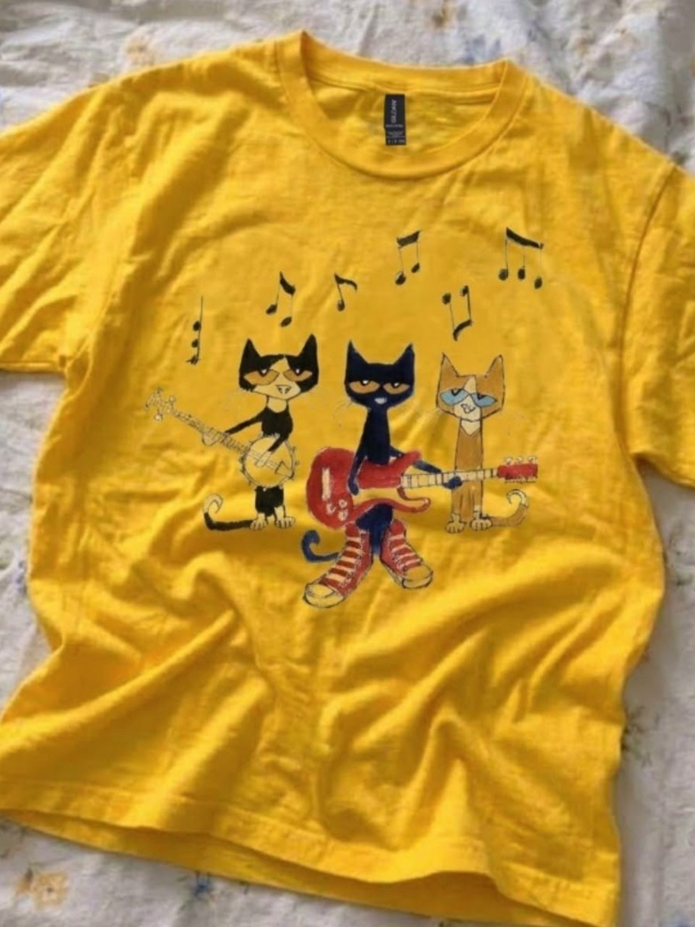 Daisy Pete the Cat Yellow Graphic Tee